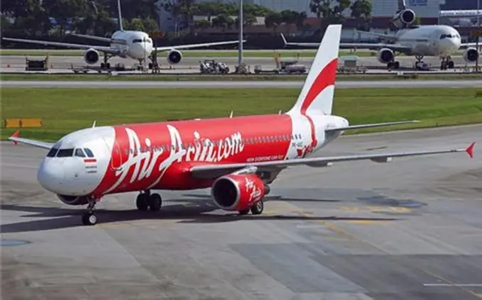 Encuentran restos del posible avión de AirAsia