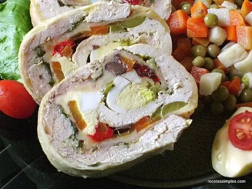 Receta: Arrollado de pollo con jamón y queso