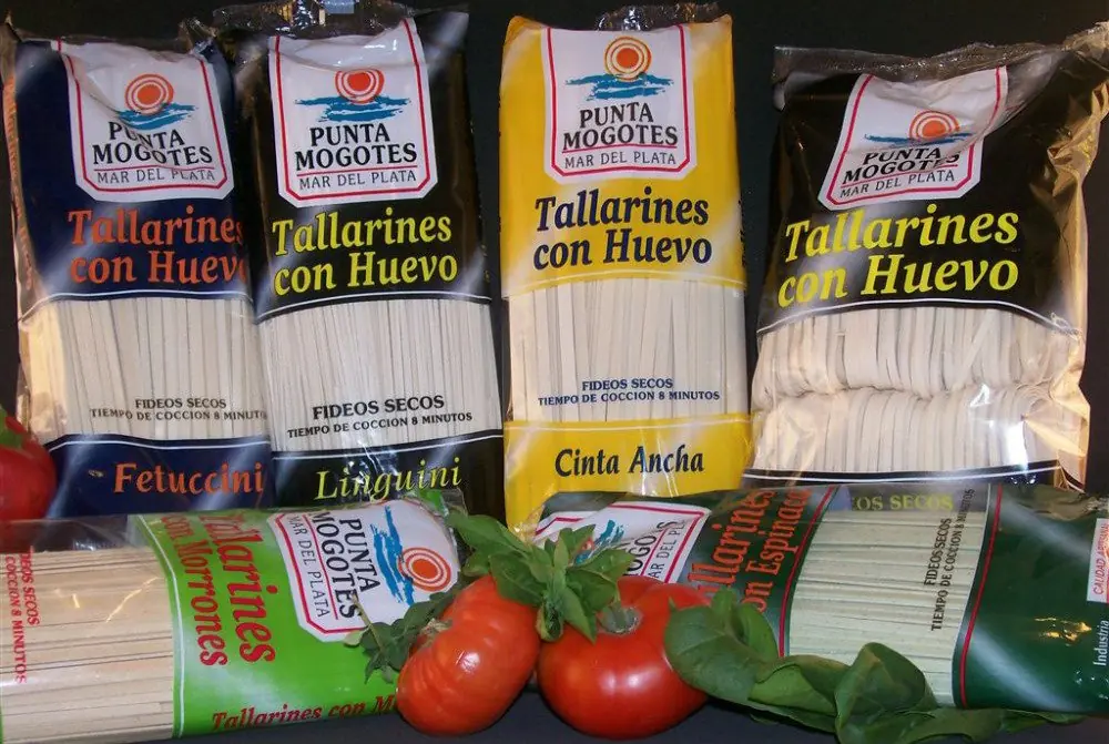 Tallarines con tomates secos y langostinos