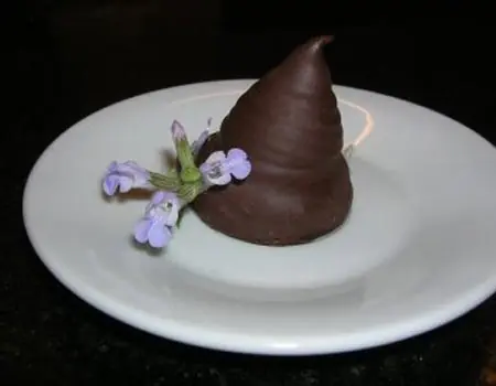 Copitos de dulce de leche bañados en chocolate.