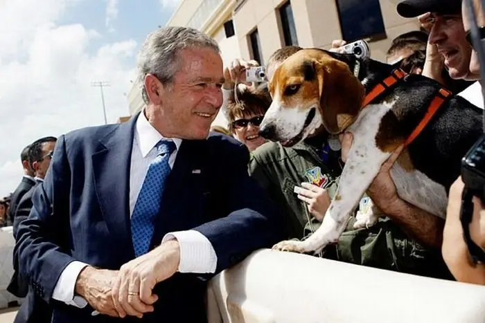 Bush tan bruto como siempre! + Yapa