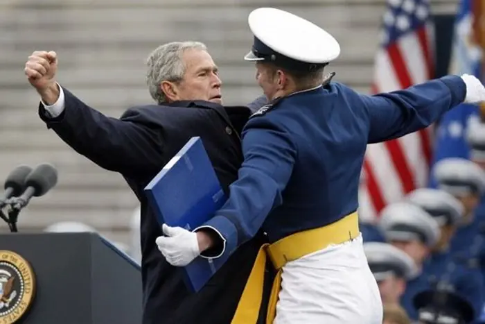 Bush tan bruto como siempre! + Yapa