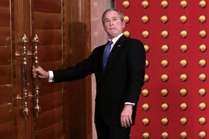 Bush tan bruto como siempre! + Yapa