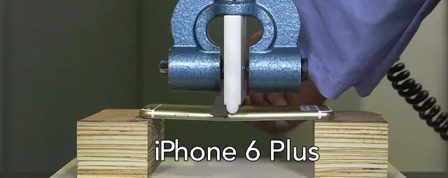 Doblando un iPhone 6... Cuanto hace falta para eso!?