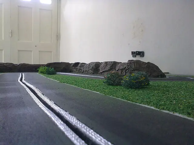 Impresionante pista de autos a escala casera!