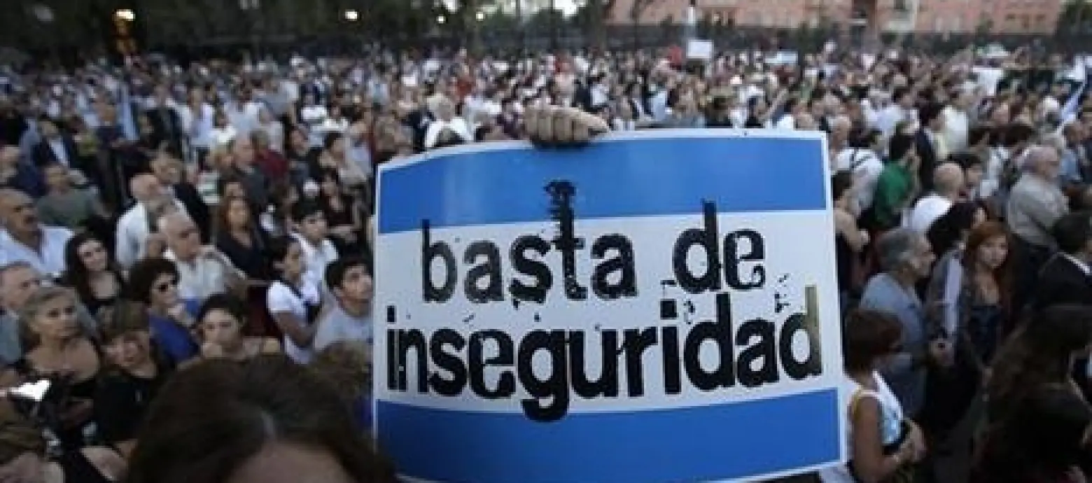 ¿8000$ para travestís?¿Porque mejor no...