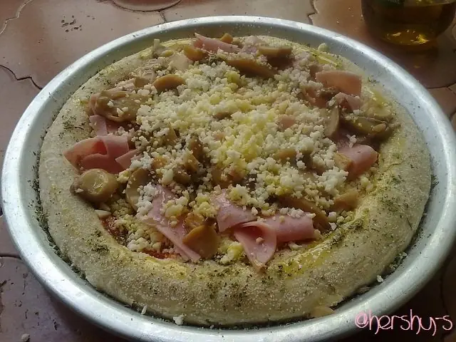 Pizza hut y dominos con orilla rellena [fotoreceta]