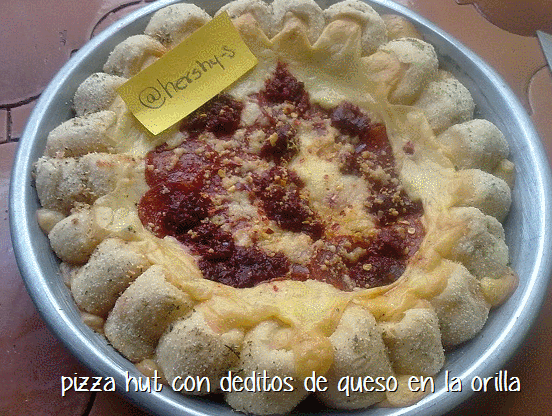 pizza con bocaditos de queso