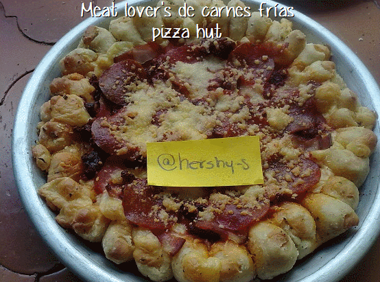 pizza con orilla rellena