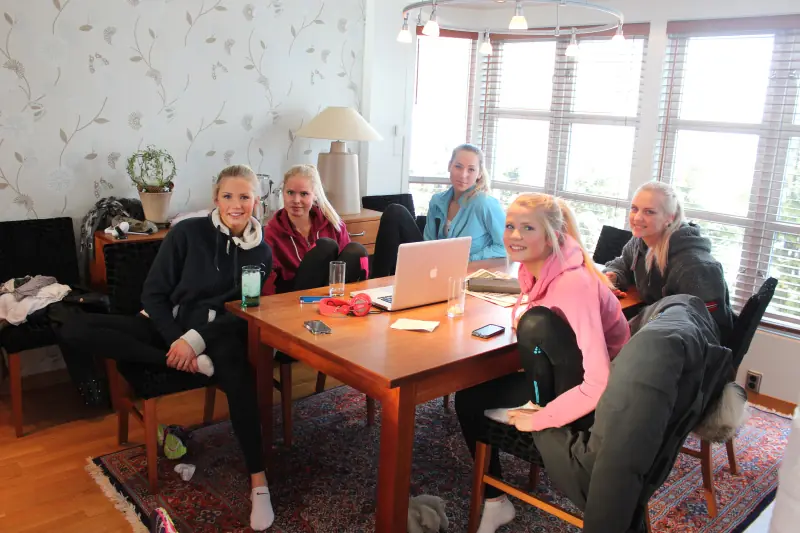 Mira estas Noruegas Colegialas q parten la tierra Lince!!!