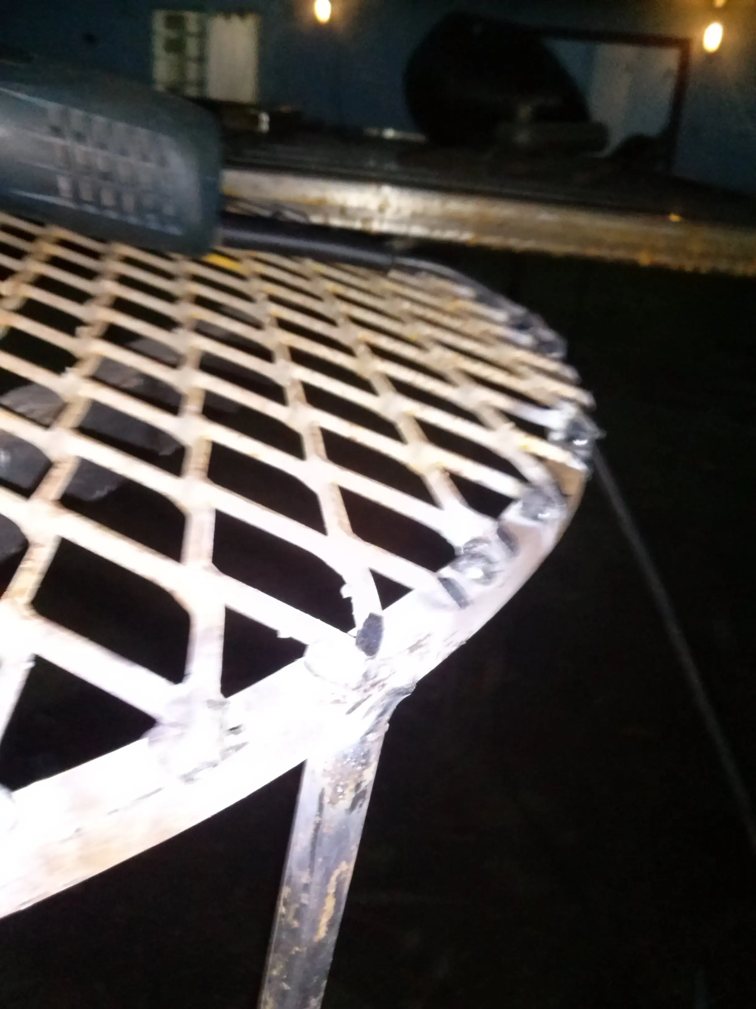 Fabriqué una parrilla plegable reciclada (terminada).