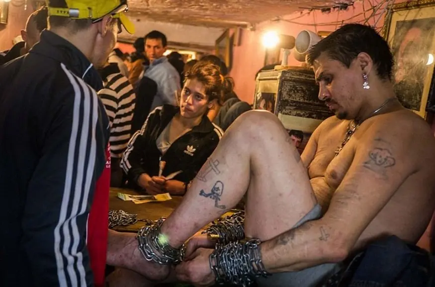 pueblo subteraneo de "Drogadictos"