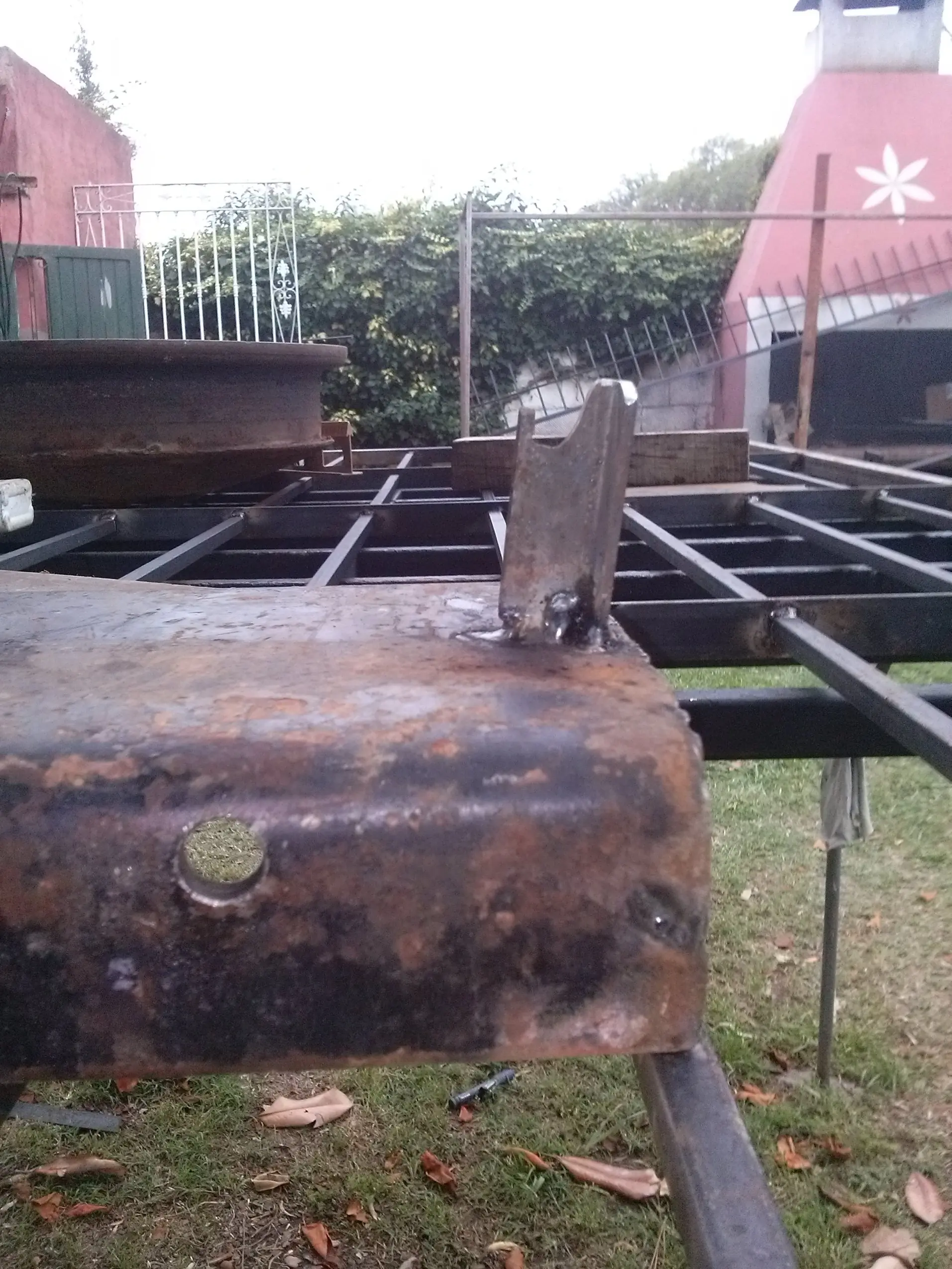 Fabriqué una parrilla plegable reciclada (terminada).
