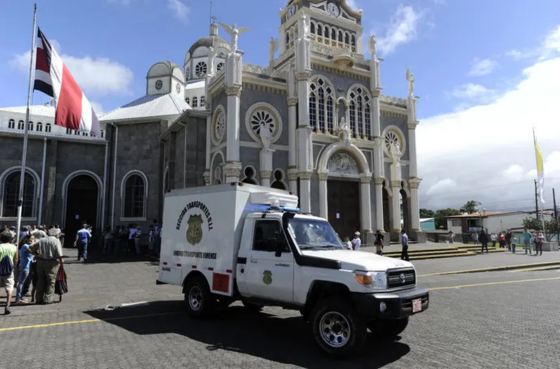 Hombre se suicida en Basilica de la Virgen de los Angeles