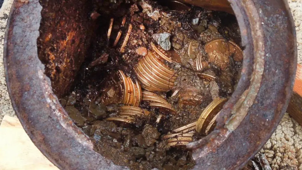 10 Increíbles cosas encontradas enterradas en Jardines