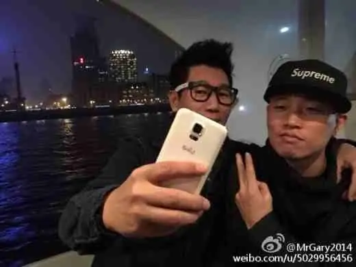Gary y Ji Suk Jin disfrutan de un paseo nocturno en Shanghai