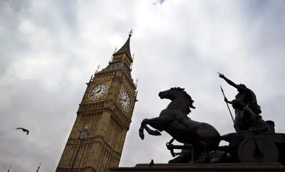 ¡El Big Ben se inclina como la torre de Pisa!