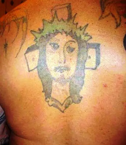 Tatuajes que te harán reflexionar antes de hacerte uno