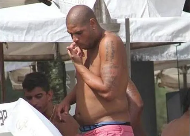 Vieron a Adriano en un hotel con 18 prostitutas