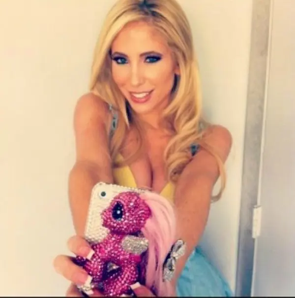 Las 10 jovenes pornstars. Las chicas más jóvenes y más hot