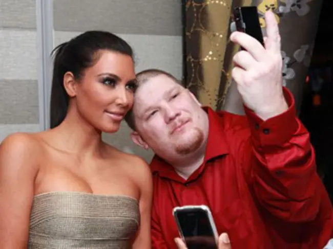 25 Famosos Que No Estuvieron De Humor Para Un Selfie 25 Famosos Que No Estuvieron De Humor Para Un Selfie