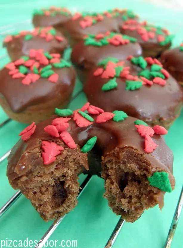 Mini donas navideñas de triple chocolate