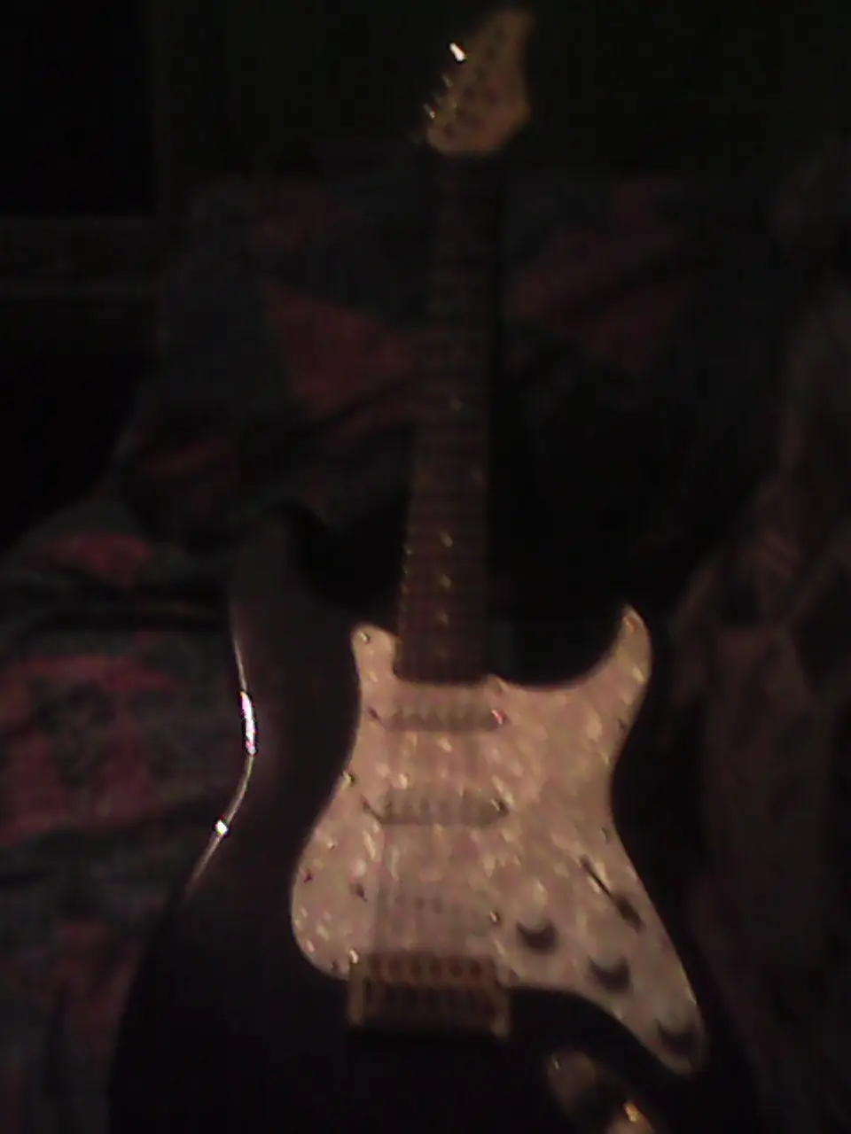 Ya se de quien es la guitarra Jay Turser que me encontré