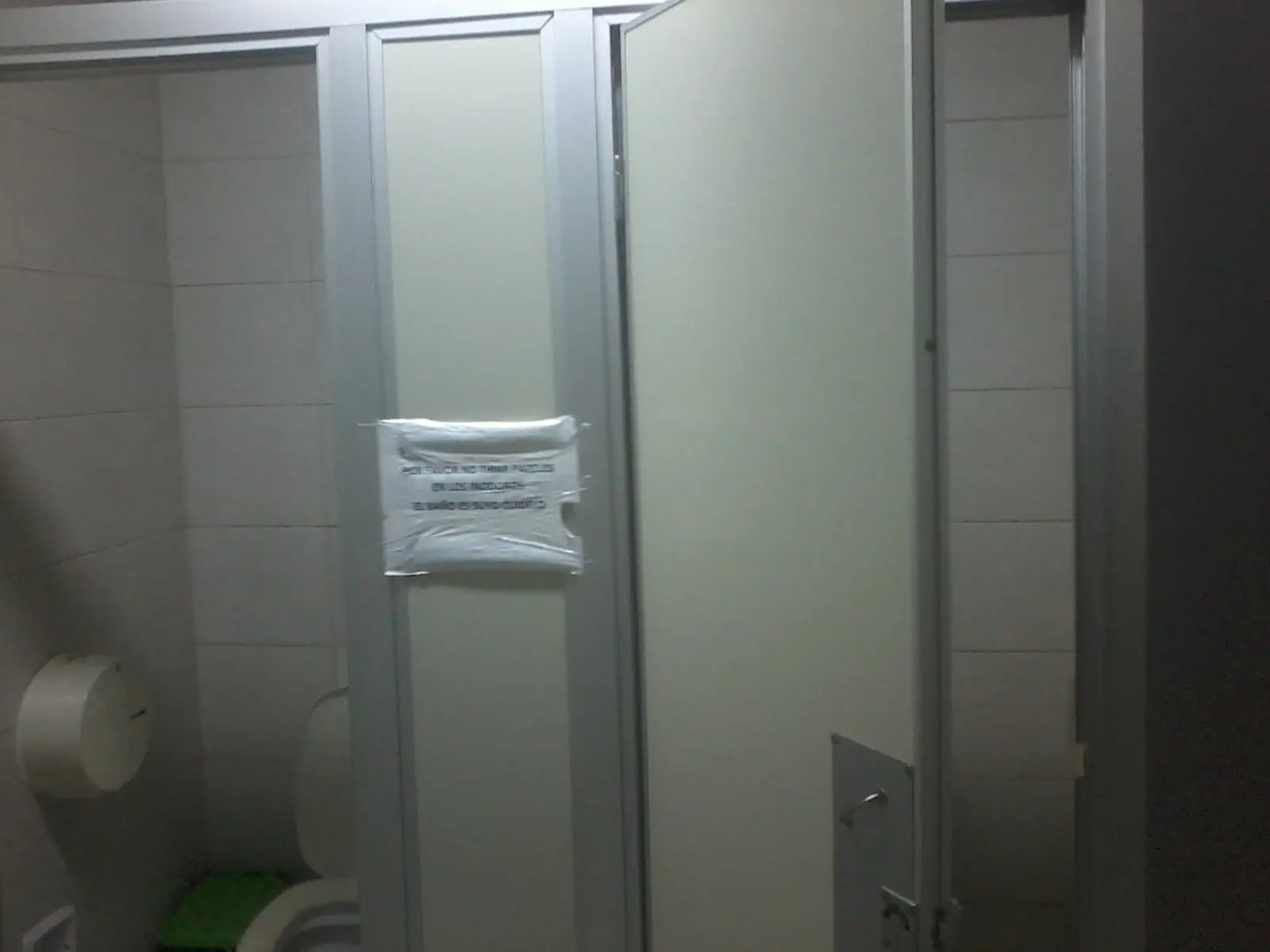 Entre al baño de mi jefa y mirá lo que encontré.