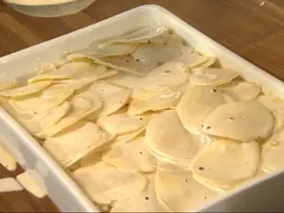 Supremas al verdeo con papas a la crema