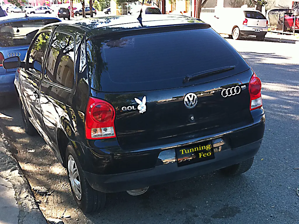 Las calcomanías en los autos y sus significados