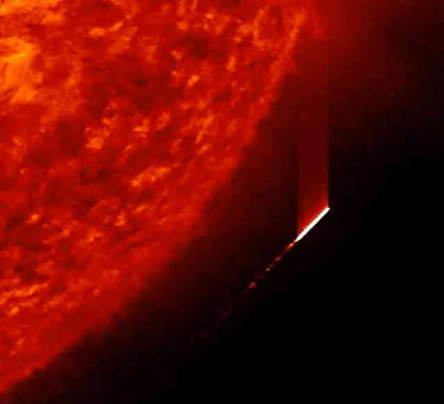 ¿Ovni interactúa con el sol?