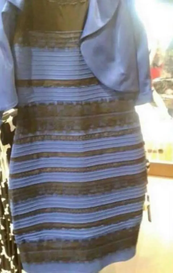 Explicacion real y comprobable de la imagen del vestido azul
