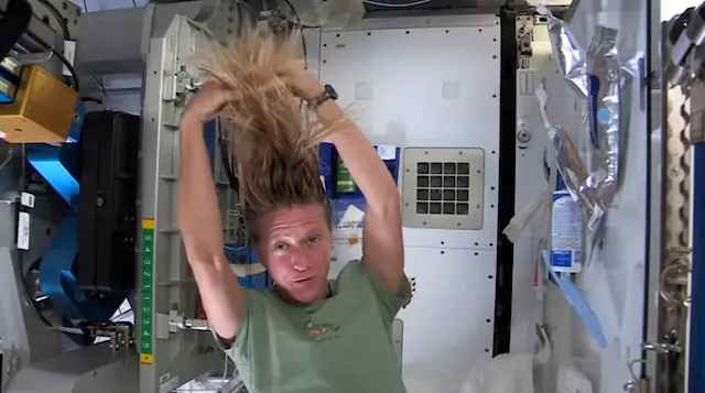 Así se lavan el cabello los astronautas