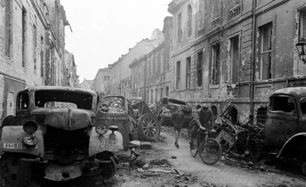 Imágenes inéditas del búnker donde Adolf Hitler se suicidó