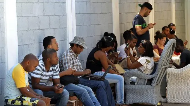 El primer punto wifi gratuito de Cuba