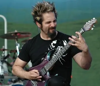 Los John Petrucci Facts