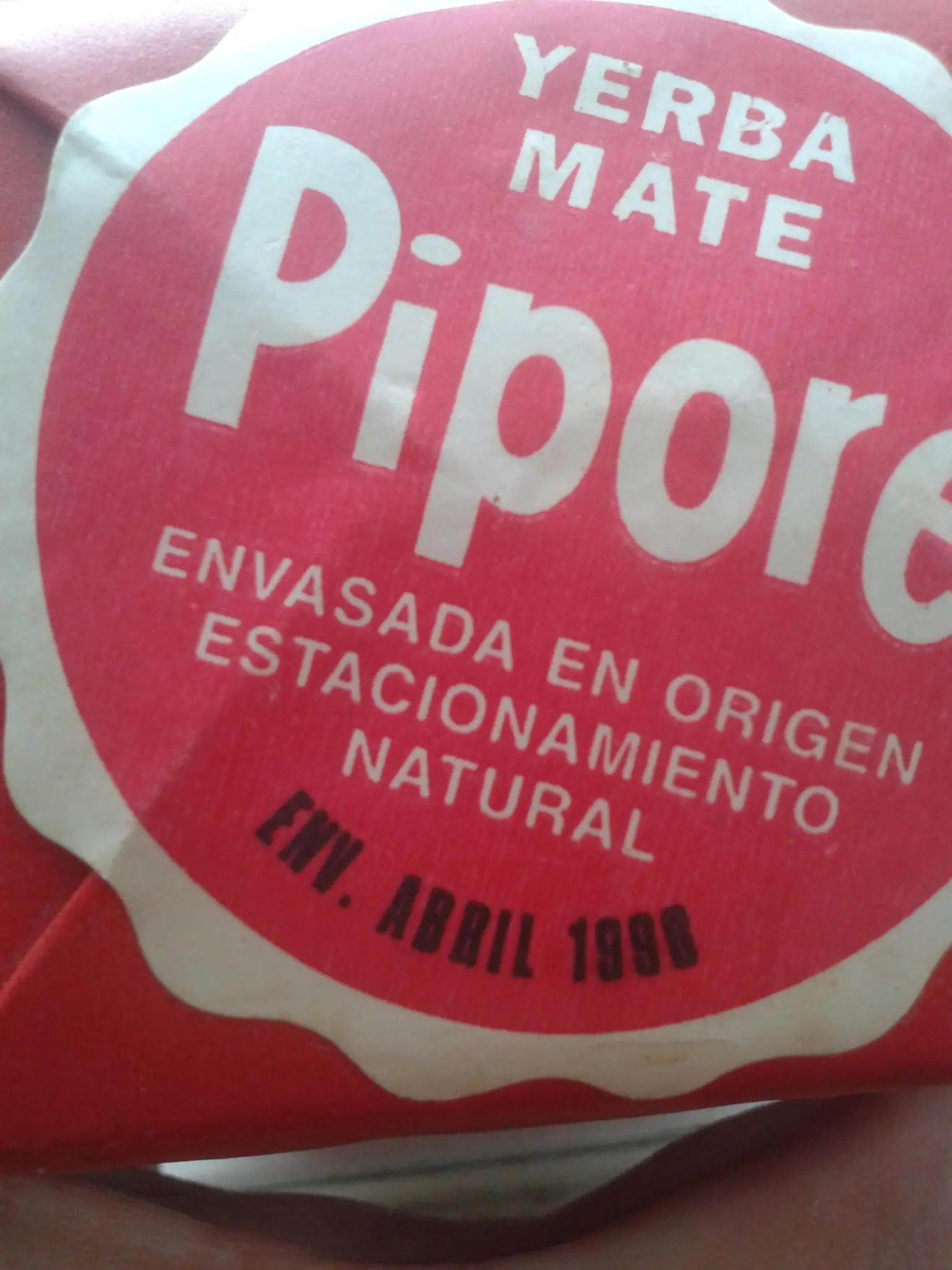 Encontré una yerba del año 1996, y te lo muestro