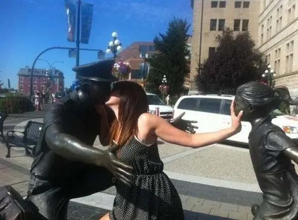 Gente al pedo con estatuas