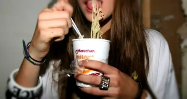 Peligros de comer sopas tipo Maruchan y más