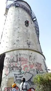 Silos abandonados que se convierten en ruta de escalada.