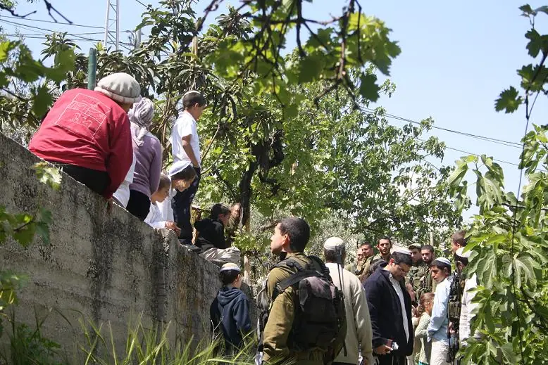 Nuevamente decenas de colonos israelies toman un barrio pale