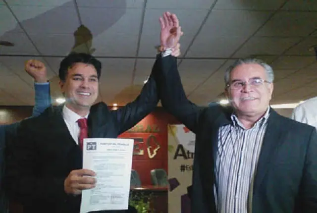 Futuros candidatos, historias que pasan solo en México.