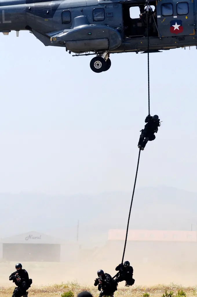 [Armada de Chile] SH-32 "Cougar", helicóptero ASW y ASuW