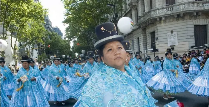 Increible!! record 2 Millones de bolivianos en Argentina