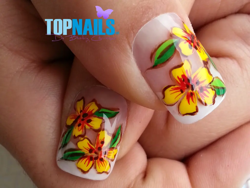 Uñas Acrílicas Francesas diseño Floral Pintado a mano alzada
