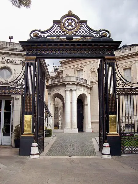 El Palacio Errázuriz, sede del museo de arte decorativo