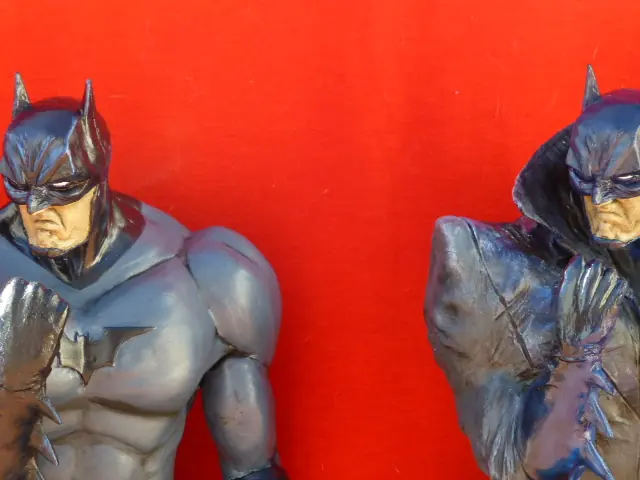 escultura damian wayne