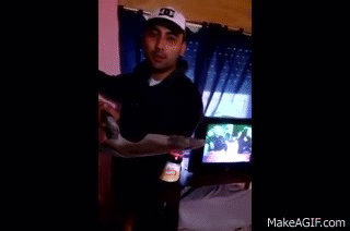 30 formas de abrir una cerveza sin destapador (GIFs) 30 formas de abrir una cerveza sin destapador (GIFs)