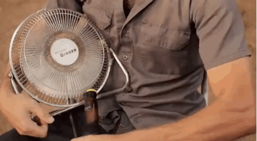 30 formas de abrir una cerveza sin destapador (GIFs) 30 formas de abrir una cerveza sin destapador (GIFs)