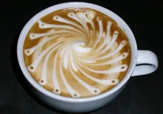 Arte con cosas insolitas parte 1 : espuma el cafe